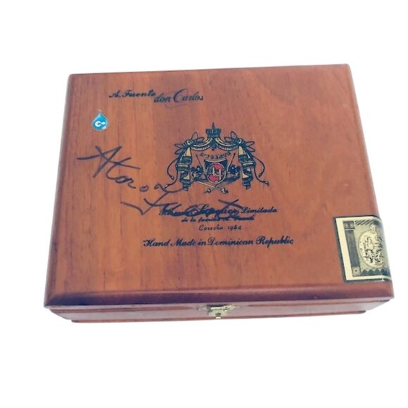 Signed Vintage Arturo Fuente Wooden Cigar Box - Picture 2 of 11